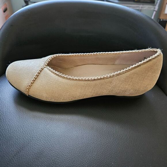 Munro American Soft Gold Iridescent Womens Ballet Flats Slip on Size 7 Shoes - Picture 1 of 15